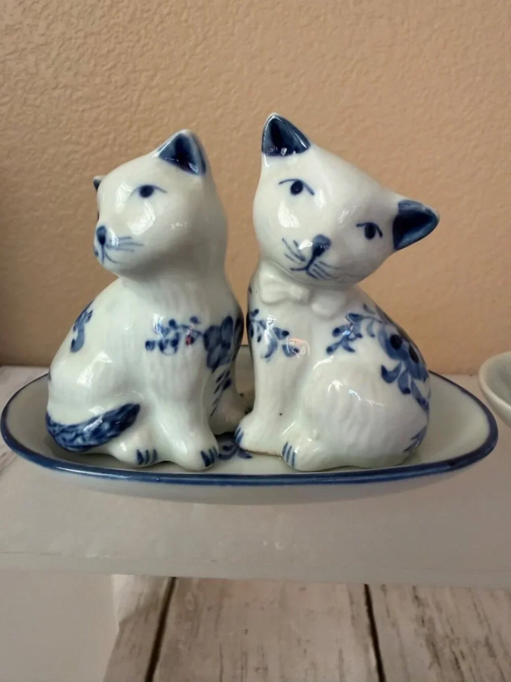 Set of 2 Vintage Cat & Bunny Salt Pepper Shaker Sets w/Matching Underplate 1970s - Picture 2 of 15
